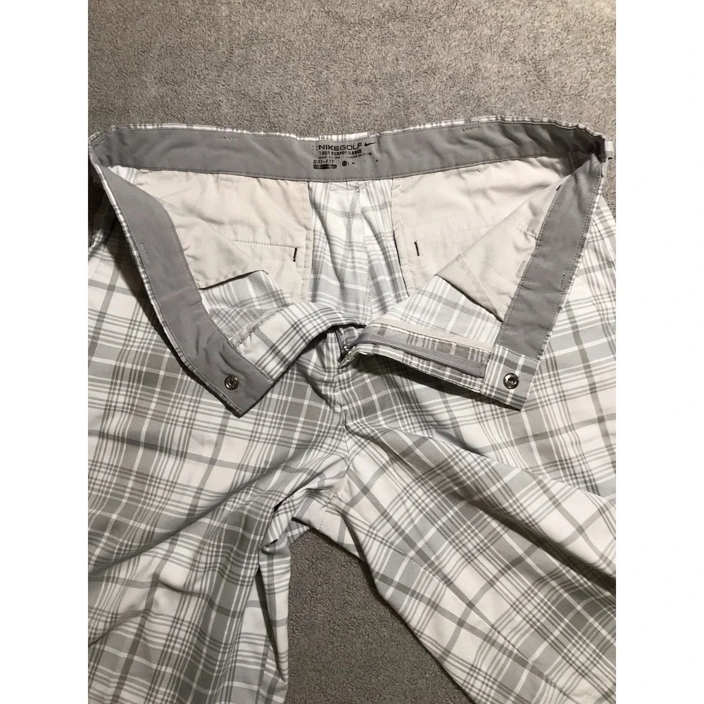 NIKE GOLF Tour Performance Men's Sz 34 Plaid White Gray Dri-Fit Shorts‎